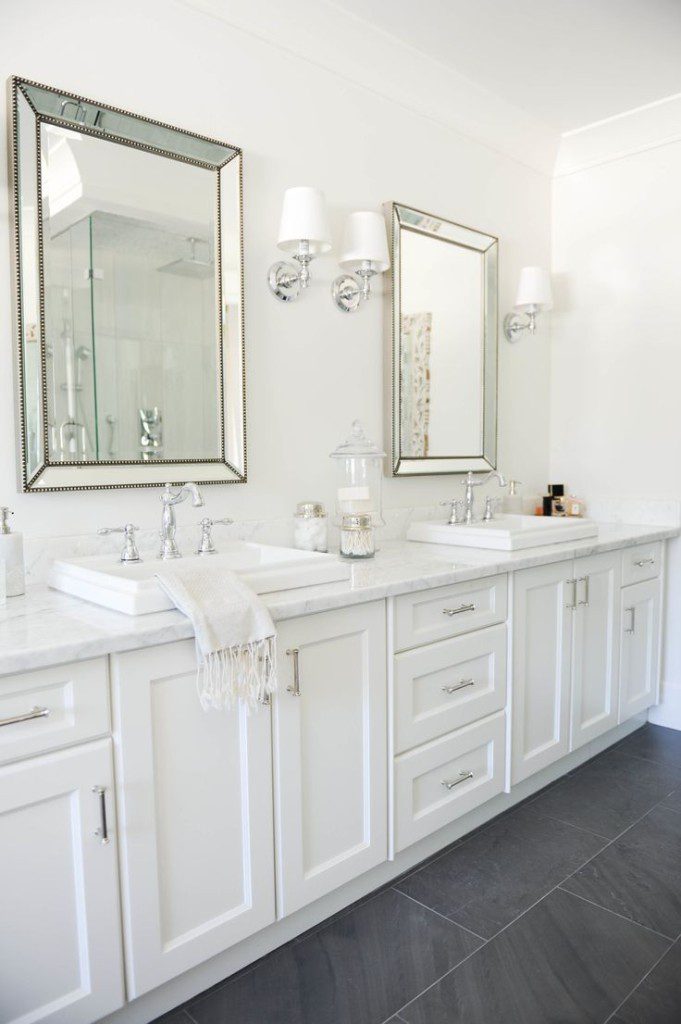 A bathroom with two sinks and mirrors in it